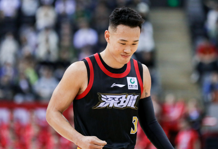 丢联赛第一！上海爆冷遭深圳终结9连胜 张镇麟仅5分史密斯38+7