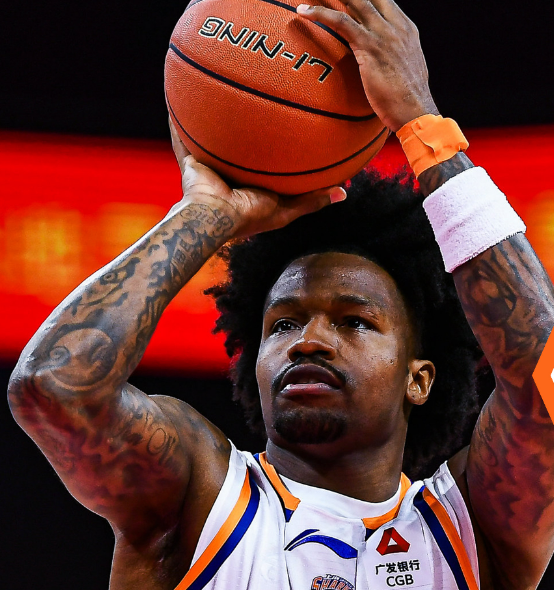 丢联赛第一！上海爆冷遭深圳终结9连胜 张镇麟仅5分史密斯38+7