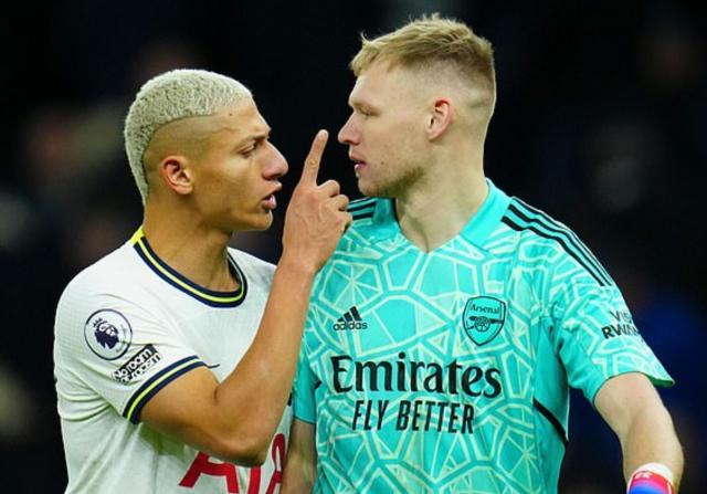 阿森纳脱胎换骨，热刺踢不进大门，球迷跳出来踢人！