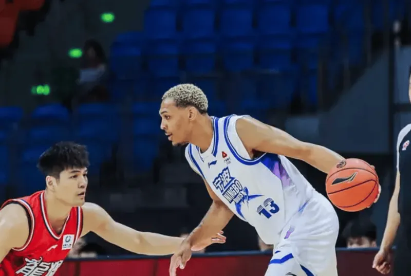 kaiyun-贝兹利宁波首秀出战12分钟，投篮6中4得到8分2篮板1助攻